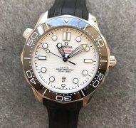 <b>欧米茄手表表玻璃内有雾气怎么办</b>